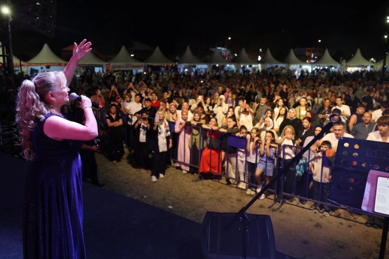 Sakarya'da Karadeniz Kültürü Millet Bahçesi'nde Canlandı: Halk Oyunları, Lezzetler ve Müzik Bir Arada