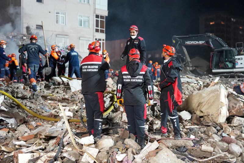 Maltepe'de Göçük Faciası: 5 Can Kaybı, Enkaz Kaldırma Çalışmaları Sürüyor