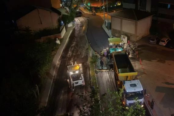 Bursa'da 2. Vatan Caddesi Gece Çalışmalarıyla Yenileniyor