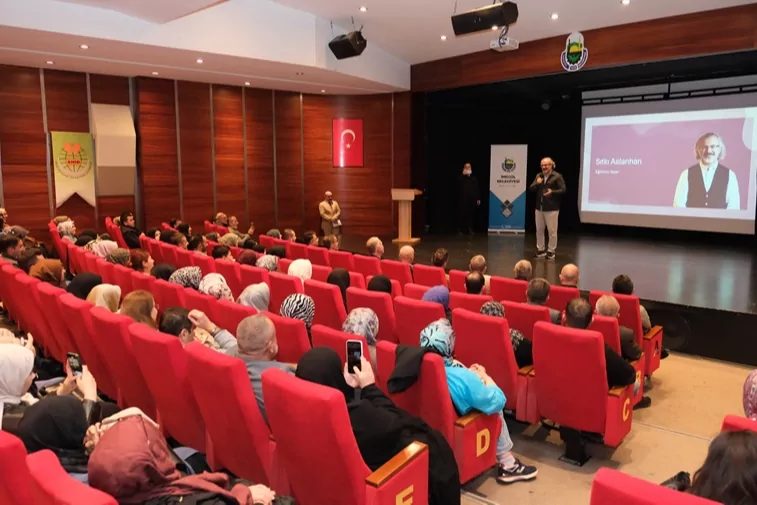 İnegöl'de 8. Aile Okulu Seminerleri Sıtkı Aslanhan ile Başladı