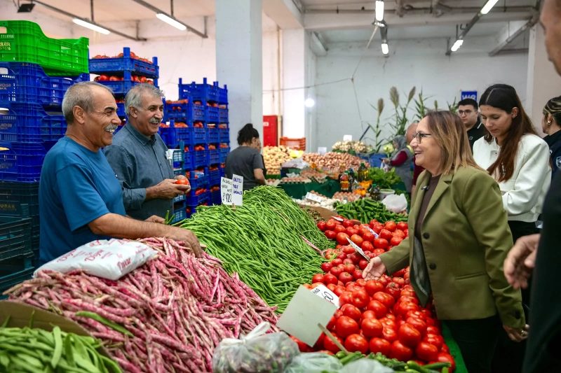 Güzelbahçe'de Pazar Yeri ve Kaldırımlar Denetlendi, Esnaf ve Vatandaş Görüşleri Alındı