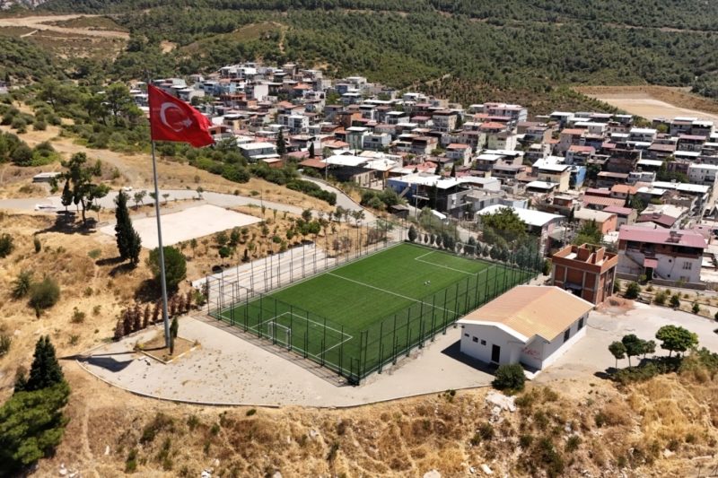 Bornova'da Spor Tesislerine Kapsamlı Yenileme: 4 Halı Saha ve Doğanlar Sahası Modernize Edildi