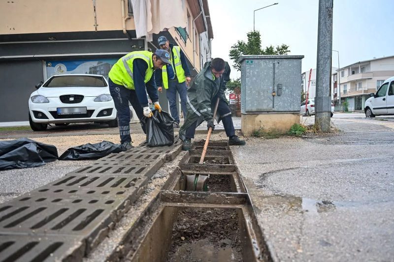 Bursa'da Kuvvetli Yağış Etkili Oldu: Ekipler Müdahale Ediyor