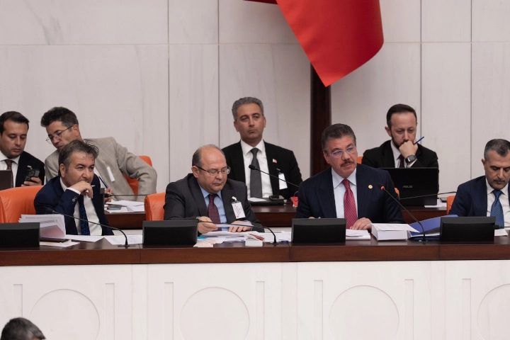 TBMM'de Çocuk Koruma Kanunu Teklifinin Tümü Görüşüldü: Muhalefetten Eleştiriler, AK Parti'den Savunma