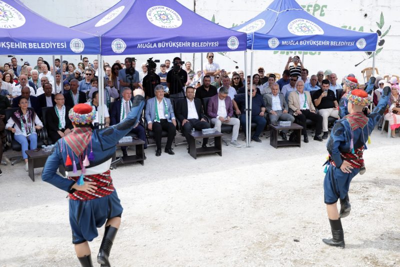 Göktepe'de Geleneksel Kültür ve Dayanışma Şenliği Büyük İlgi Gördü
