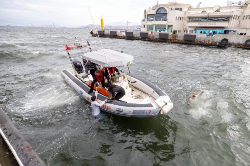 İzmir Körfezi'nde Araç Yangını ve Tahliye Tatbikatı
