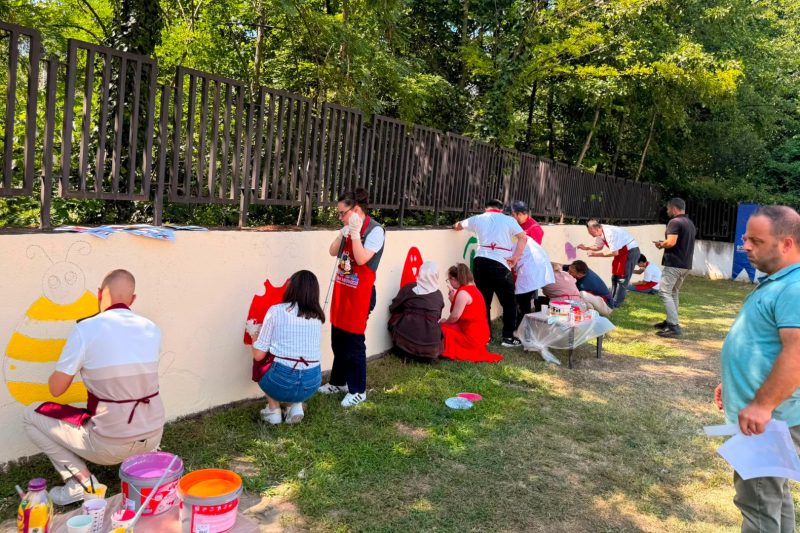 Sapanca Sosyal Gelişim Merkezi'nde Özel Öğrencilerden Rengarenk Duvarlar
