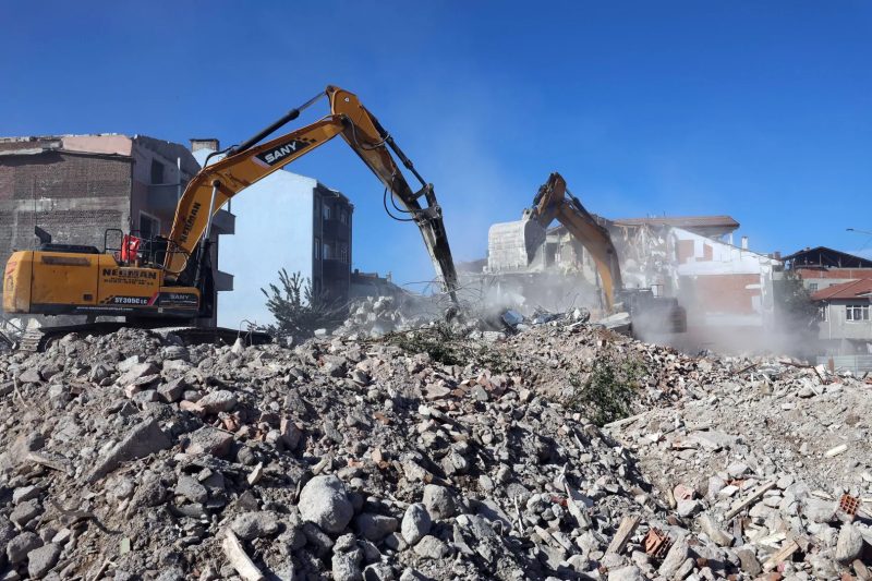 Sakarya'da Tığcılar Kentsel Dönüşümünde İlk Ay Tamamlandı: 45 Yapı Yıkıldı