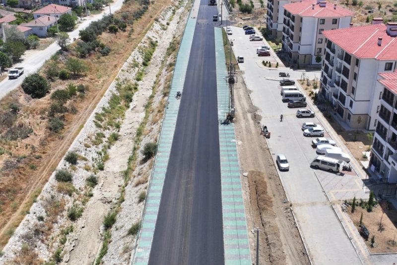 Köprübaşı Tarihinde İlk Kez Sıcak Asfaltla Tanıştı: Hükümet Caddesi Yenileniyor