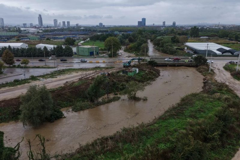 Bursa'da Kuvvetli Yağış ve Fırtınaya Karşı Belediyeden Kapsamlı Müdahale