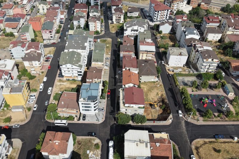 Çayırova Özgürlük Mahallesi'nde 4 Bin Ton Asfaltla Yollar Yenilendi