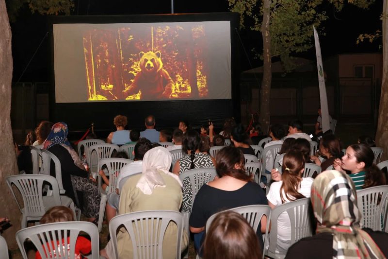 Osmangazi'de Açık Hava Sineması Mahalleleri Aydınlatıyor