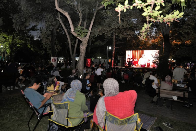 Keçiören'de Yeşilçam Filmleriyle Açık Hava Sineması Etkinliği Devam Ediyor