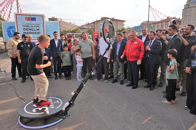 Keçiören'de Gençler Roketlerle Gökyüzüyle Buluştu