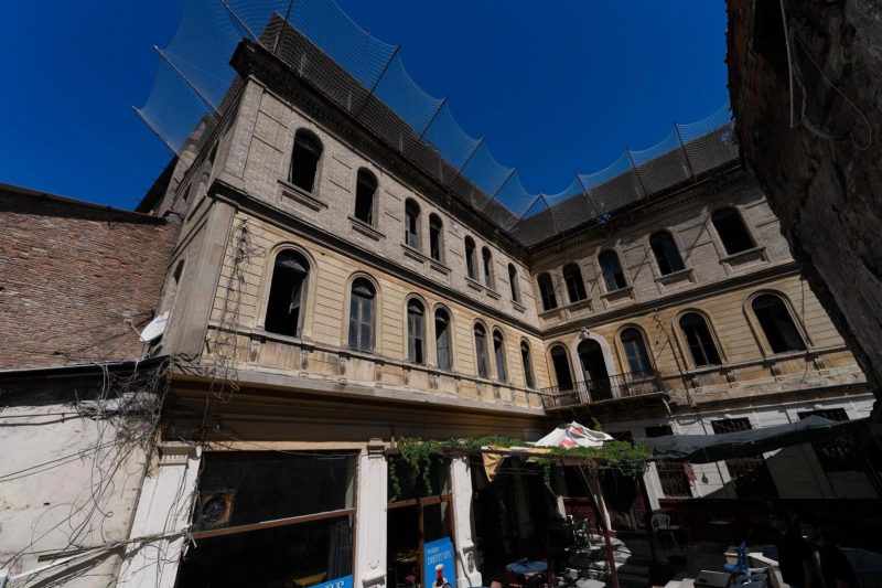 İzmir'in Tarihi Cihan Palas Oteli Yeniden Hayat Buluyor