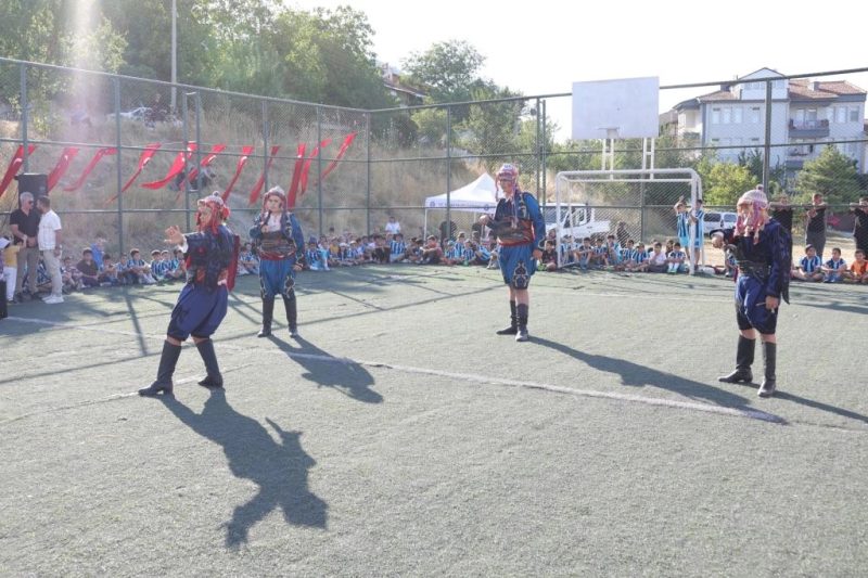 Kütahya'da Mahalle Şenliği: Çocuklar Eğlendi, Penaltı Turnuvası Nefesleri Kesti