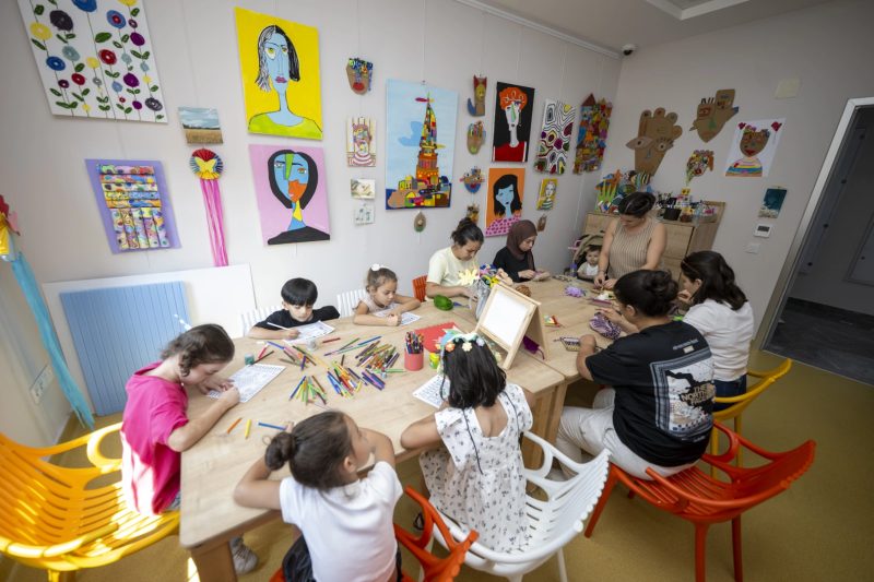 Mersin'de Çocuklar Yazı Atölyelerle Renklendiriyor