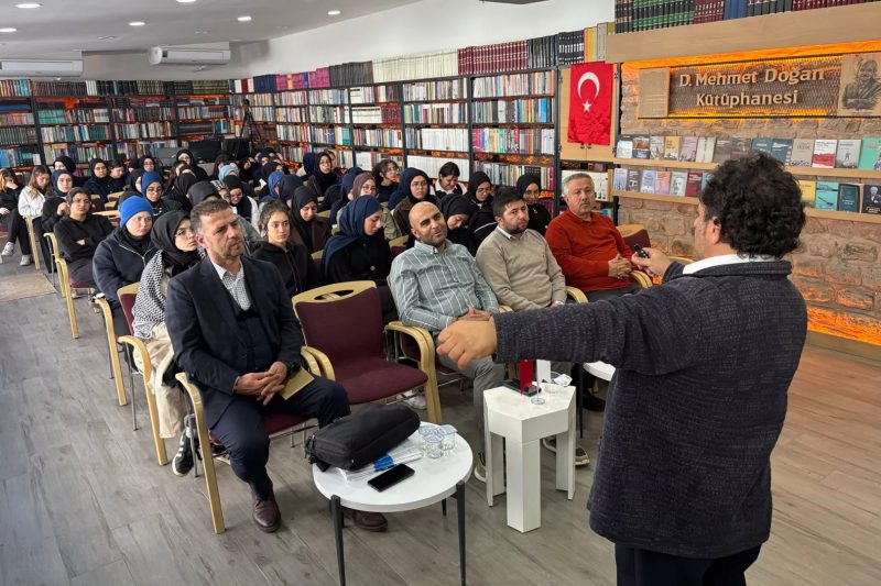 Konya'da Öğrenciler Edebiyat ve Düşünce Dünyasının Önde Gelen İsimleriyle Buluştu