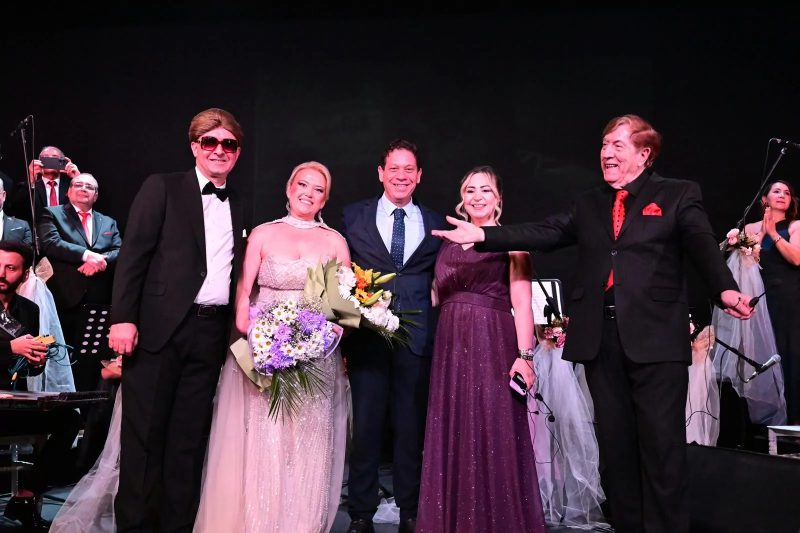 Manisa'da Zeki Müren Özel Konserle Anıldı