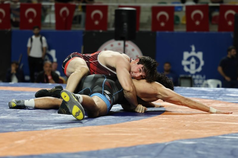 Uluslararası Güreş Turnuvası'nda Türk Sporcular Fark Yarattı