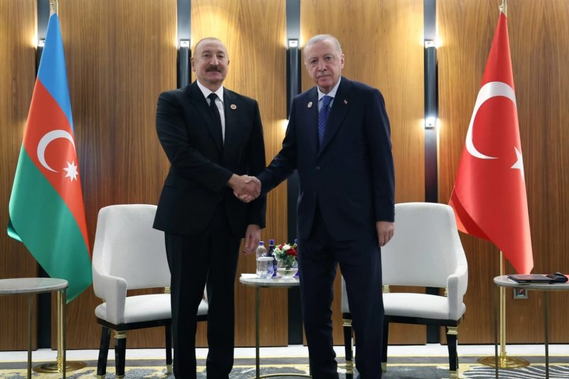 Erdoğan ve Aliyev Bişkek'te Buluştu: Enerji ve Ulaşım İşbirliği Masadaydı