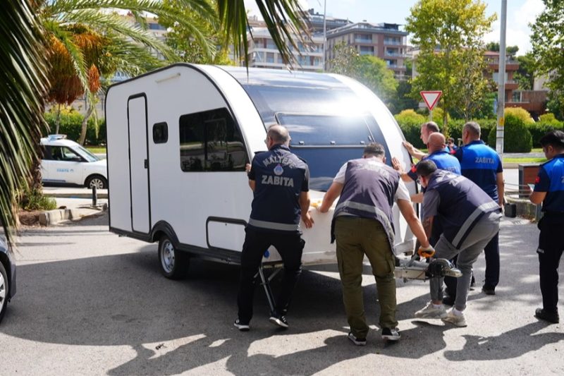 Maltepe Sahili'nde Karavanlara Yönelik Denetimler Sürüyor