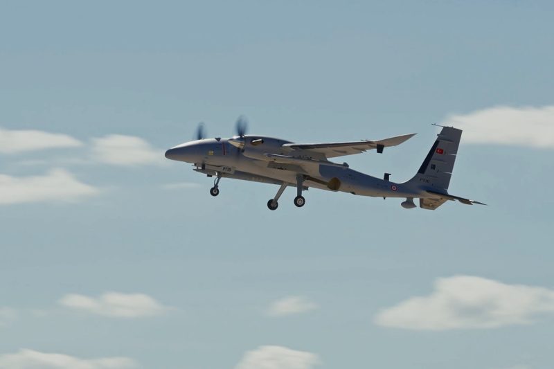 Roketsan'dan Bayraktar AKINCI'dan Atılan İHA-122 Füzesi İçin Başarılı Atış Testi Görüntüleri Paylaşıldı