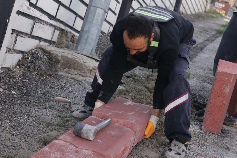 Keçiören'de Kaldırım ve Çevre Düzenlemeleri Kapsamlı Şekilde Devam Ediyor