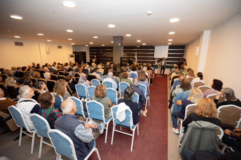 Narlıdere 3. Yaş Üniversitesi'nde Yeni Dönem Başladı