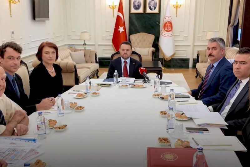 Adalet Bakanı Akın Gürlek, Uğur Mumcu'nun ailesiyle bir araya geldi