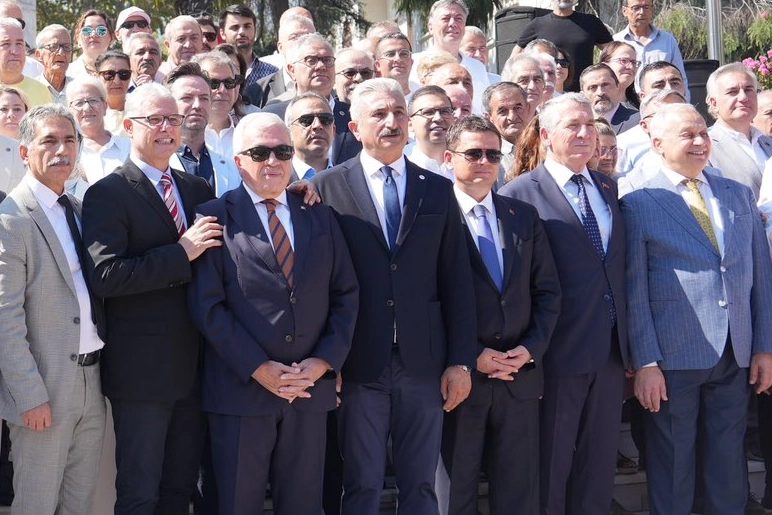 Bursa'da 6 Belediye Başkanı CHP'den Ayrılıp YENİ Parti'ye Geçti