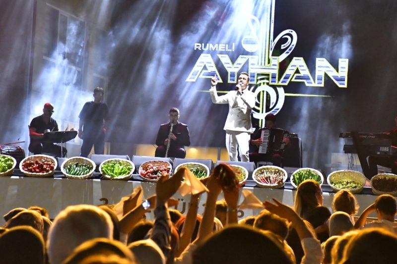 Yenişehir'de Altın Biber Festivali, Balkan Rüzgarıyla Coştu