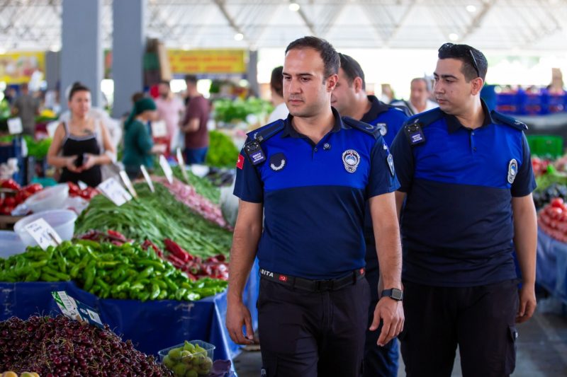Narlıdere Zabıtası'nda Şeffaflık İçin Yaka Kamerası Devri Başladı