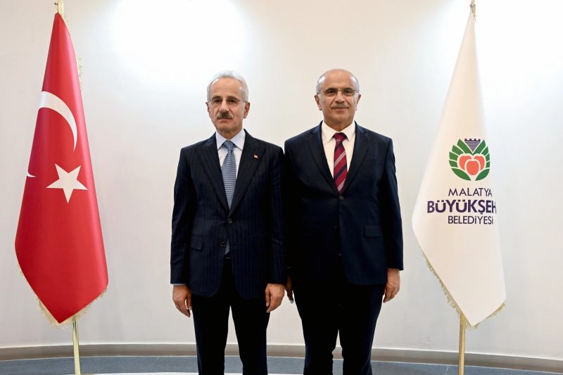 Malatya Şehir Kütüphanesi, Bakan Uraloğlu'na Tanıtıldı