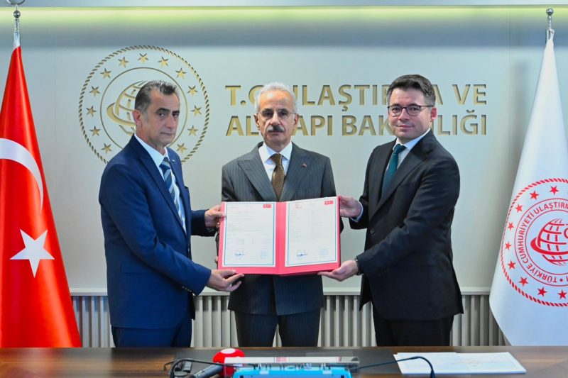 Türkiye'nin Yerli E5000 Elektrikli Lokomotifi Avrupa Standartlarını Karşıladı