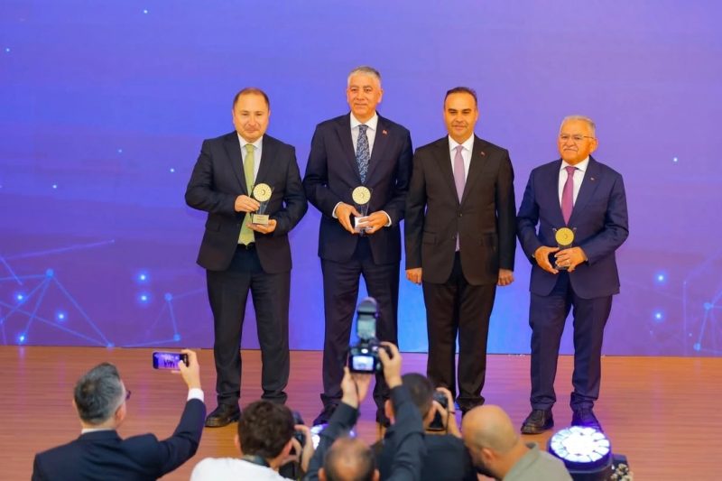 Kayseri Belediyesi'nin Çevreci Rüzgar Enerjisi Projesi Ulusal Ödül Aldı