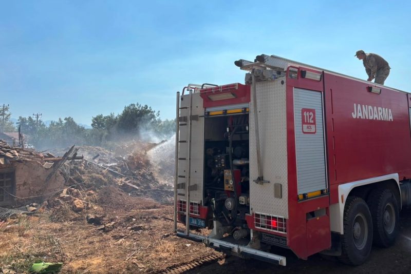 Antalya'da Orman Yangınlarına Jandarma Destekli Hızlı Müdahale