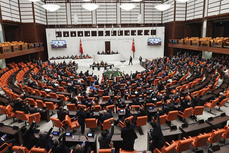 TBMM'de Öğrenci Affı Teklifinin İlk 13 Maddesi Kabul Edildi: Akademik Sahtekarlığa Ağır Yaptırımlar Geliyor