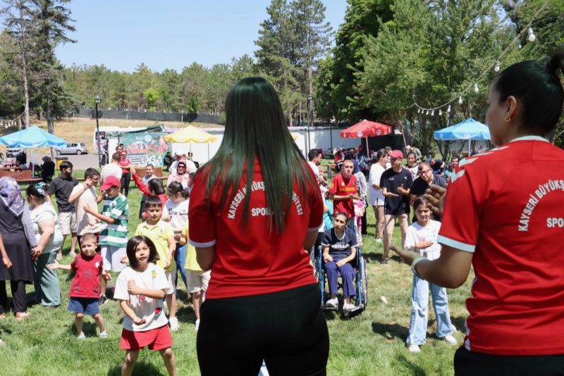 Engelsiz Yaşam Merkezi'nden Doğa ve Spor Şenliği