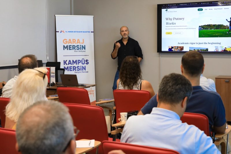 Mersin'de Dijital Dönüşüm Eğitimleri Gençleri ve Profesyonelleri Buluşturuyor