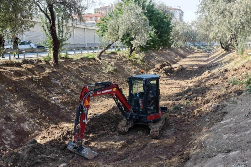 Konya'da Sel ve Su Baskınları İçin Önlemler Artırılıyor: Kanal Temizliği ve Taşkın Göleti Çalışmaları Başladı