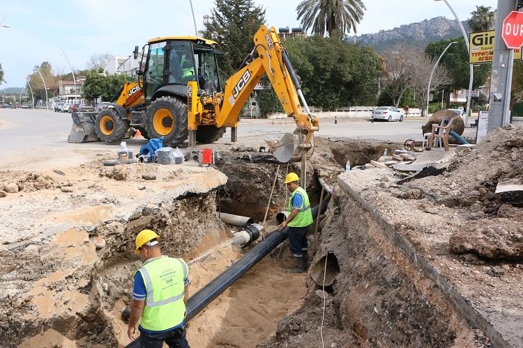 Kemer'de Kapsamlı Altyapı Yenileme Çalışmaları Devam Ediyor