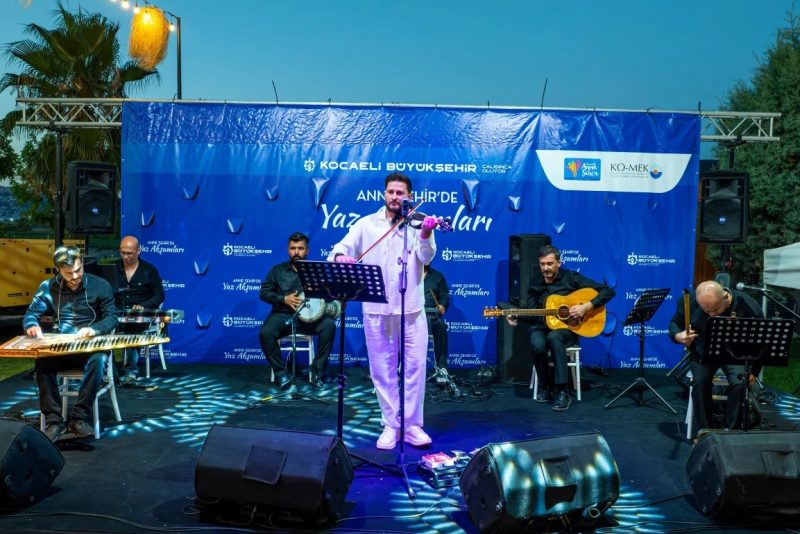 Kocaeli'nde Arabesk Rüzgarı: Anne Şehir Yaz Akşamları Vatandaşlarla Buluştu