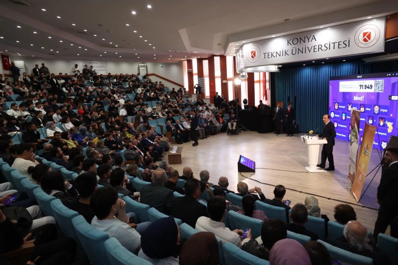 Konya'da Gençlerle Buluşan Başkan Altay'dan Öğrencilere Tavsiyeler