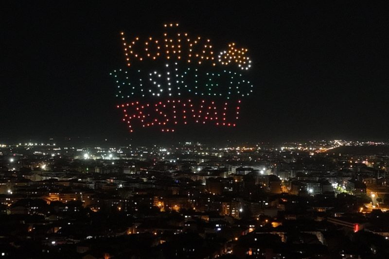 Konya Taş Bina'da Bisiklet Festivali Kapsamında Nefes Kesen Video Mapping ve Drone Gösterisi
