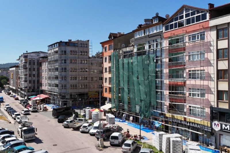 Ünye'de 44 Binada Kapsamlı Cephe Yenileme Çalışmaları Başladı
