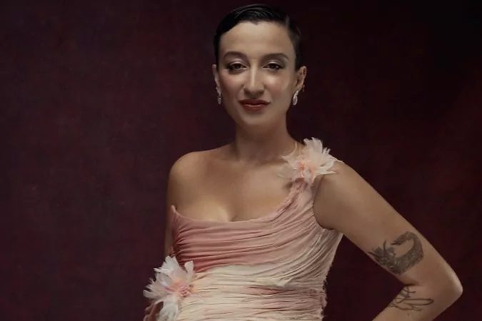 Melike Şahin'den "Ölmem Ölemem" Şarkısıyla Üçlü Zirve Başarısı
