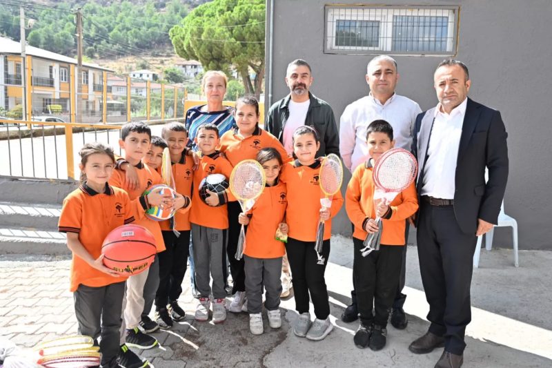 Manisa'daki 430 Okula Spor Malzemesi Desteği Sağlandı