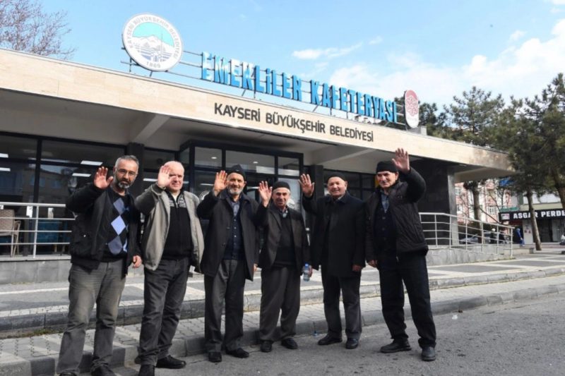 Kayseri'de Emekliler Kafeteryaları Sosyal Belediyeciliğin Örneği Olmaya Devam Ediyor