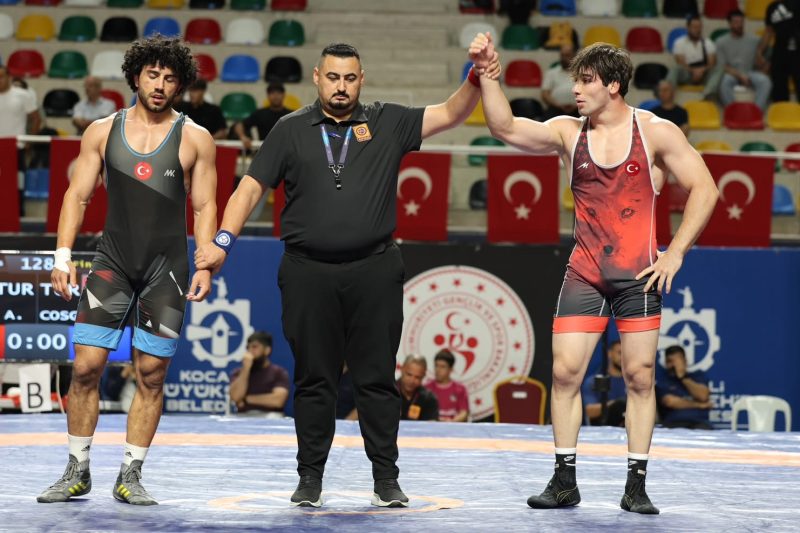 Kağıtspor Güreşçileri Uluslararası Turnuvada 2 Bronz Madalya Kazandı